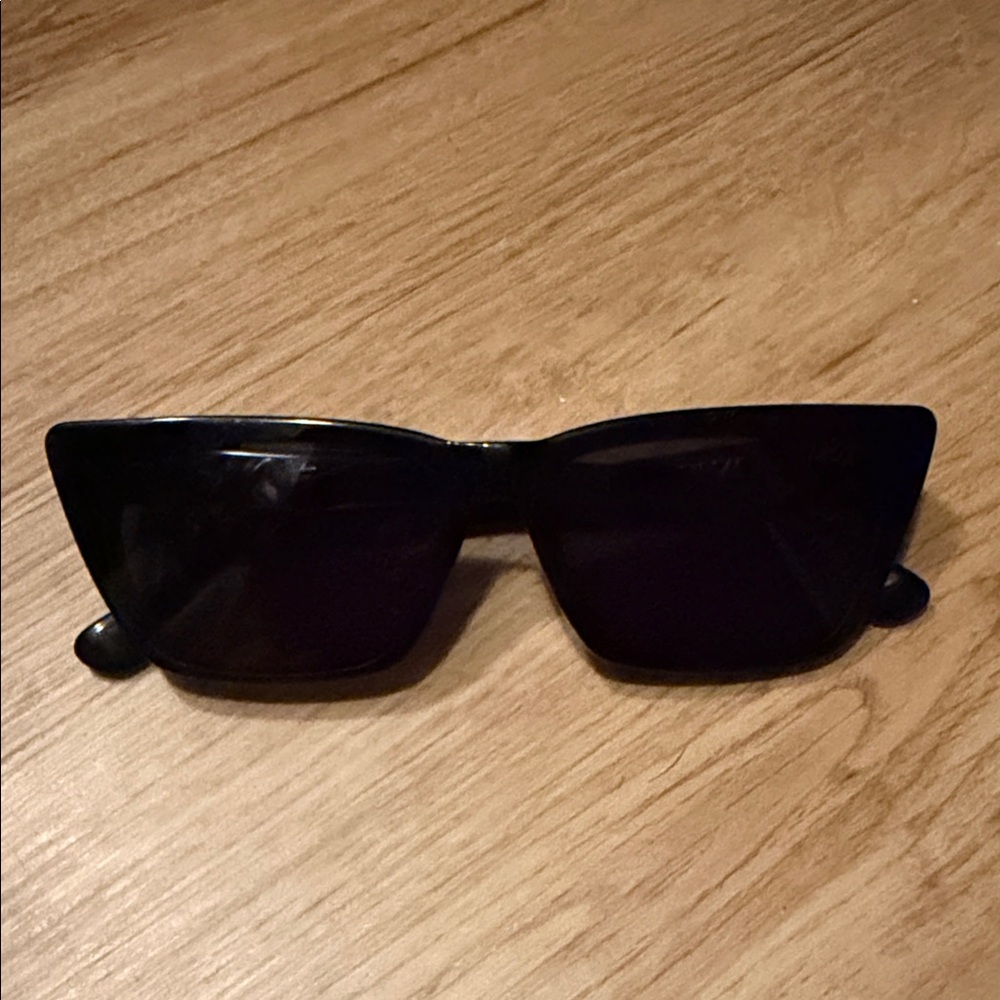 Quay Gato sunglasses